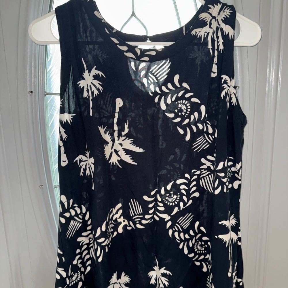 Elegant Navy and White Tropical Print Tank Top